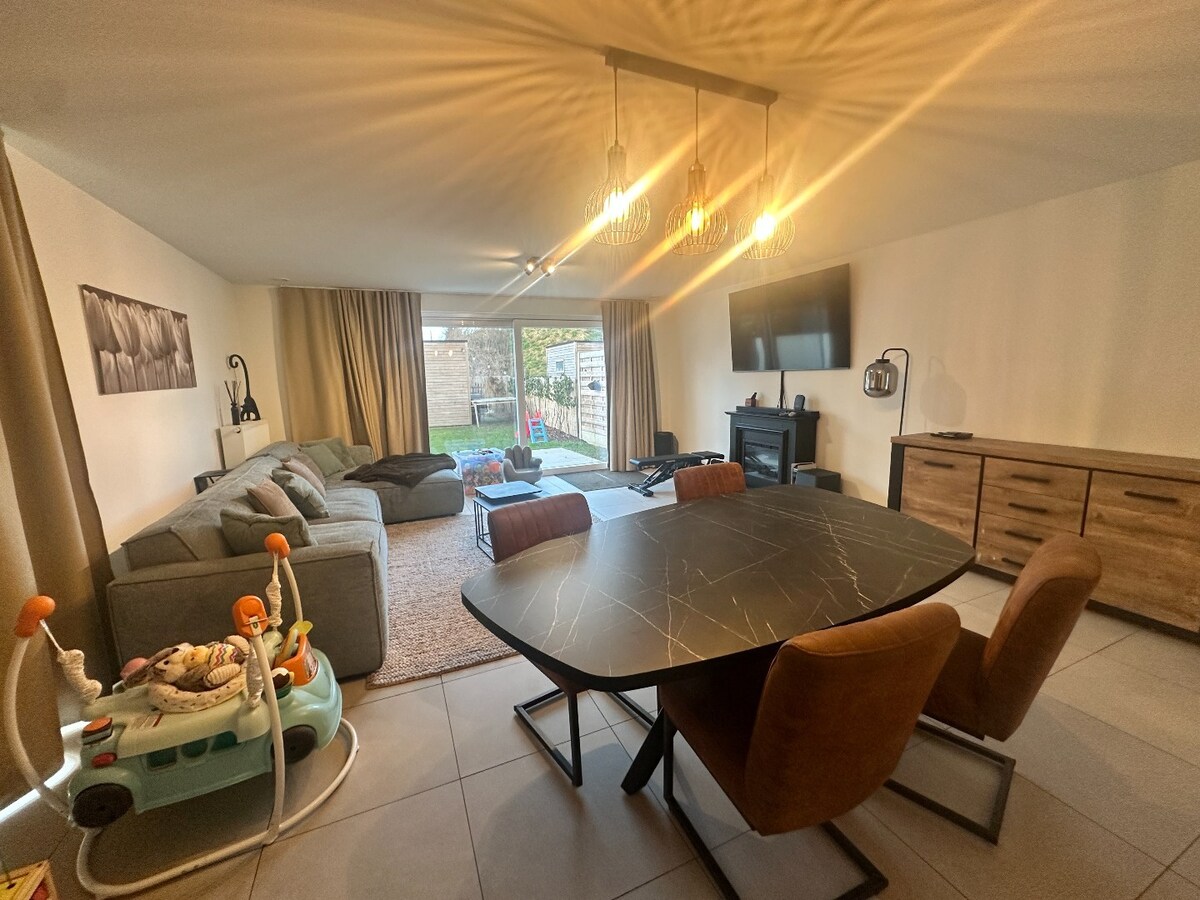 Centraal gelegen nieuwbouwwoning met drie slaapkamers 