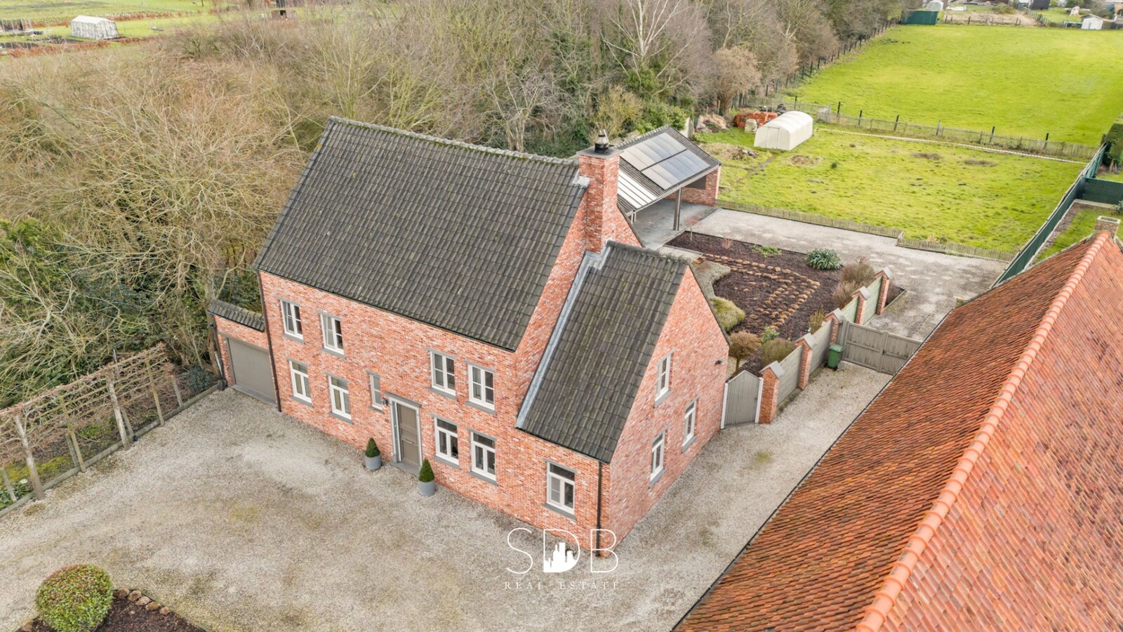 Prachtige landelijke woning met gezinstuin op 1.668m². 