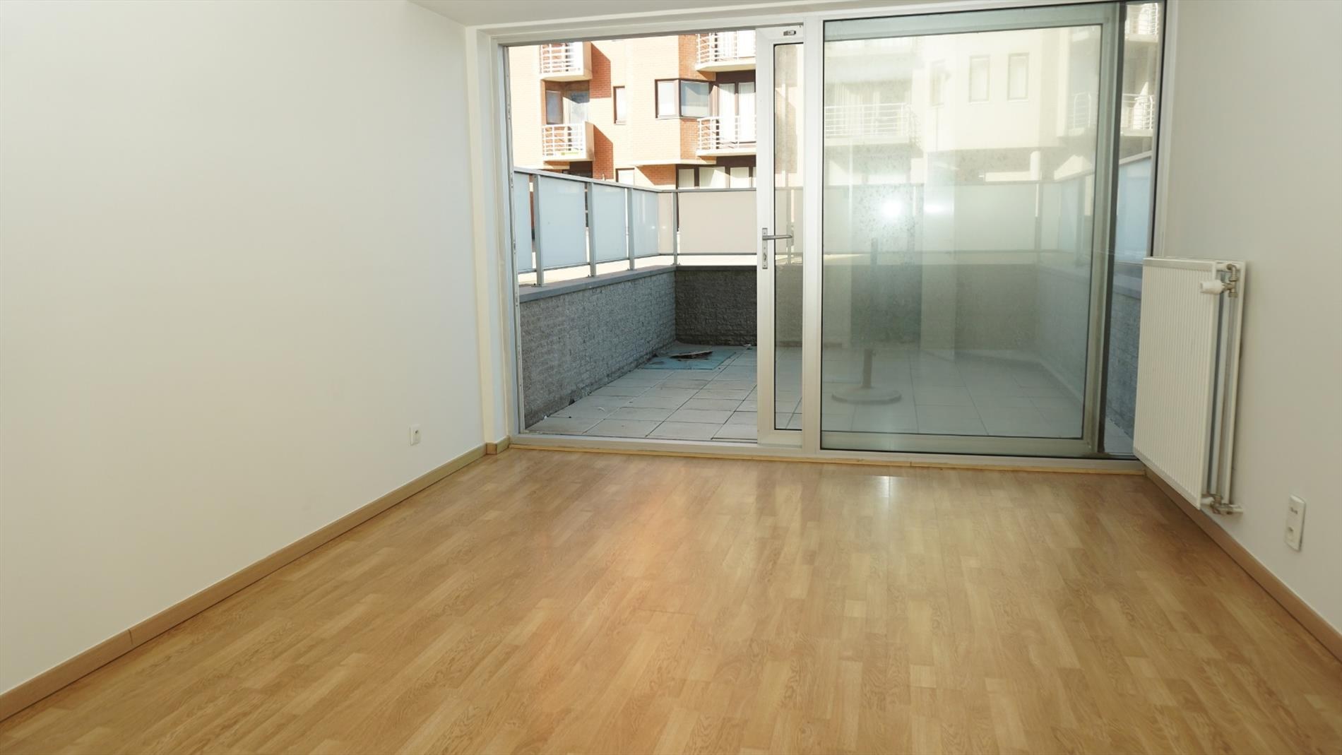 APP. AU REZ-DE-CHAUSSEE AVEC TERRASSES A 50 METRES DE LA DIGUE 