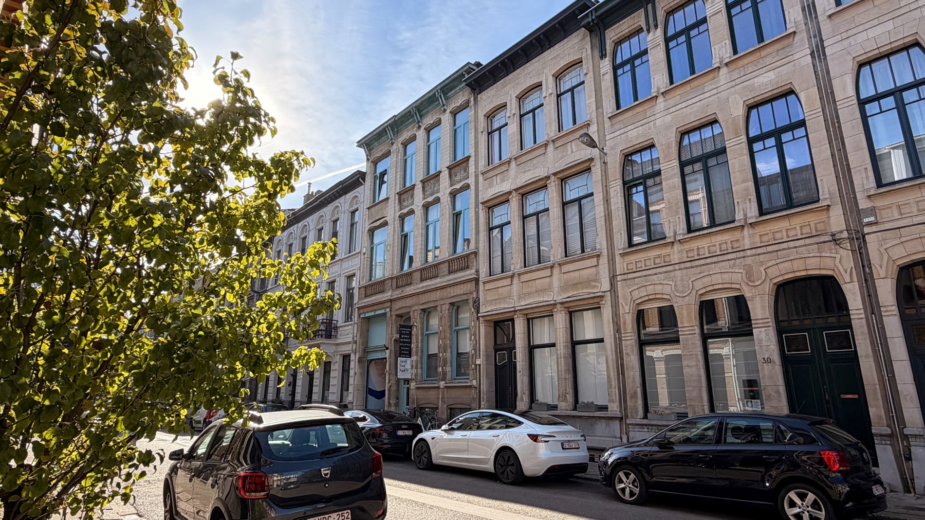 Rustig gelegen kantoren te huur op wandelafstand van station van Berchem
