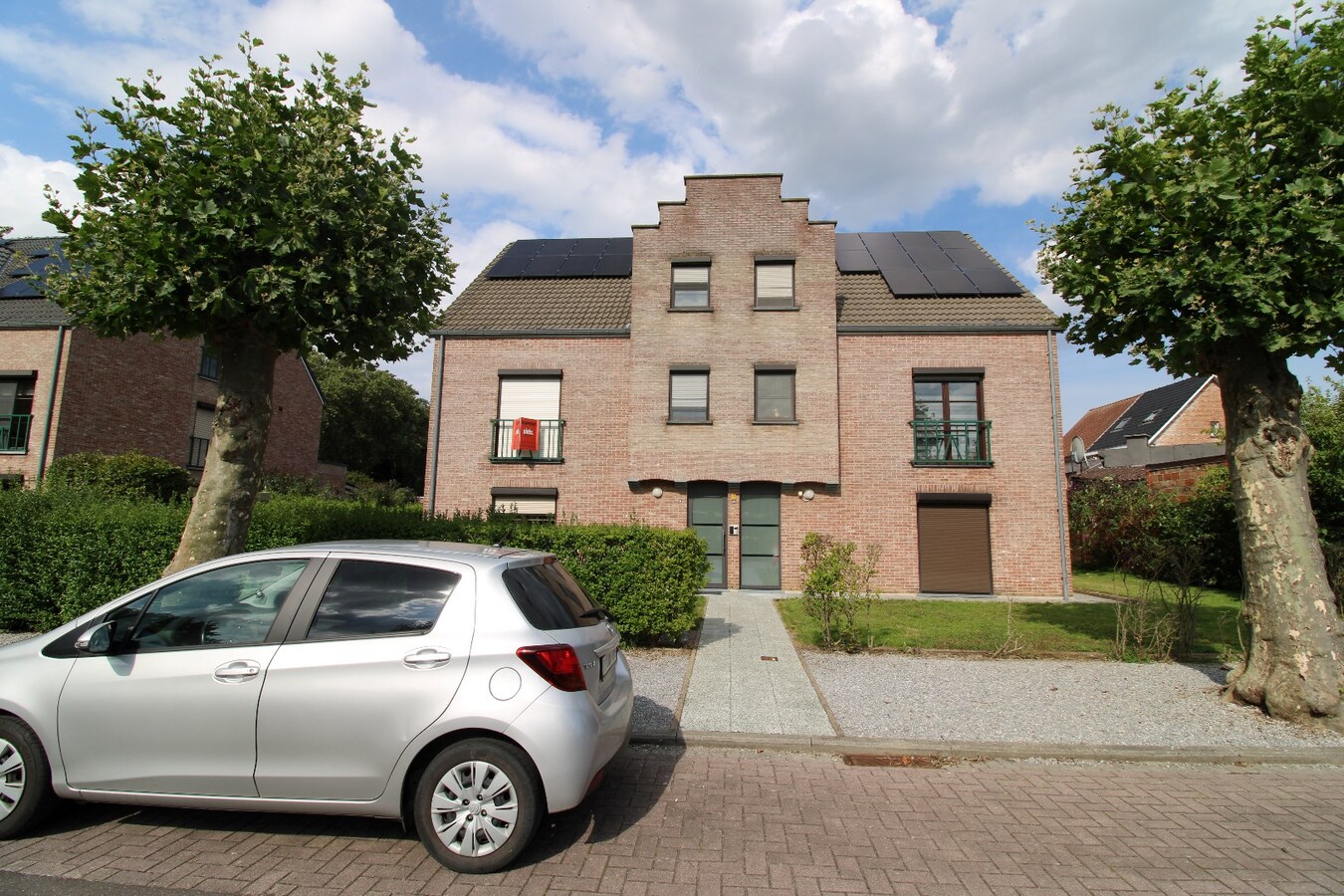 Ruim duplex appartement met mooi terras en garage 