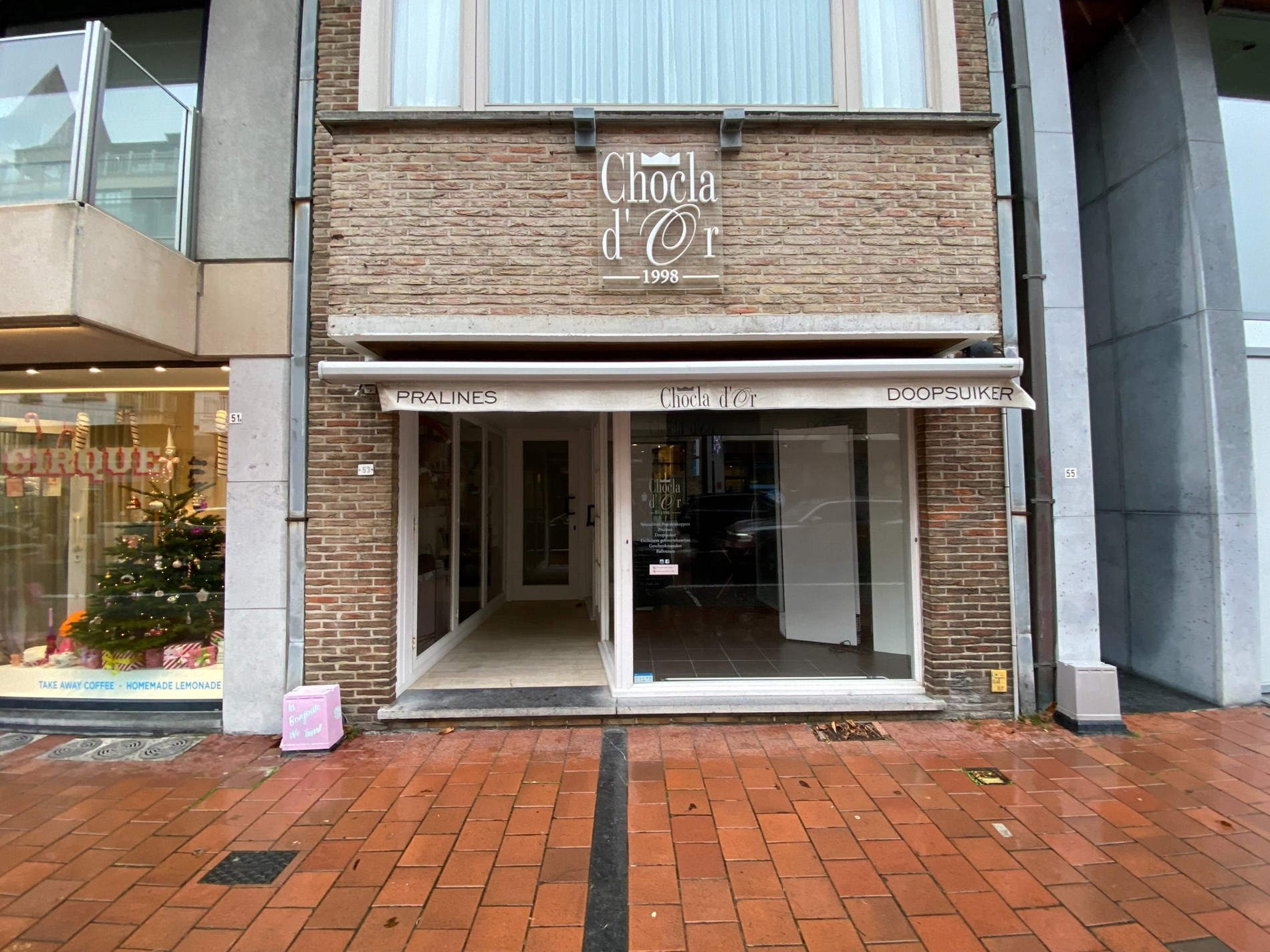 À LOUER : Local commercial central situé à quelques pas de l'avenue Lippens. POSSIBILITÉ DE POP-UP ! 