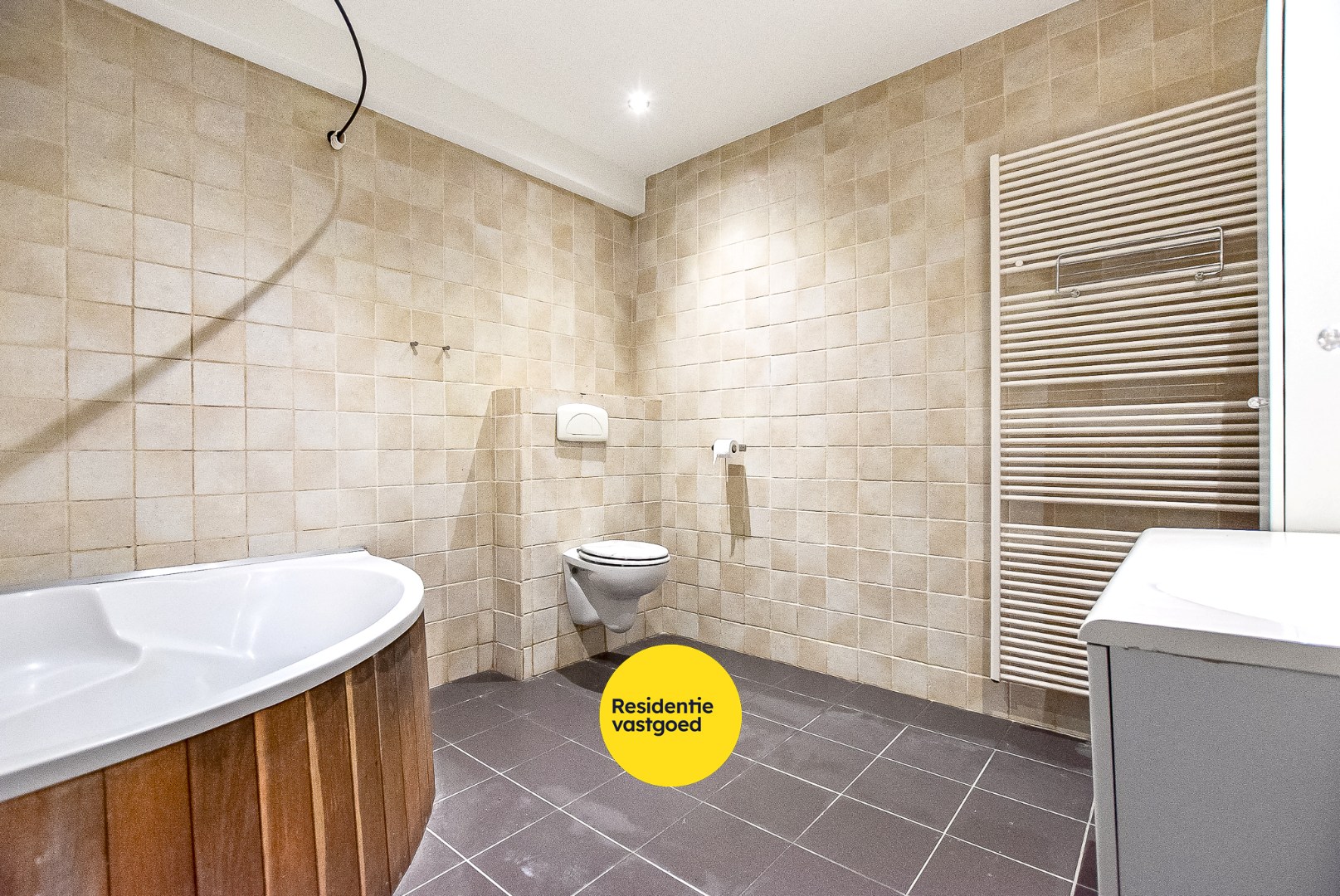 Gezellige halfopen woning met tuin en parking 