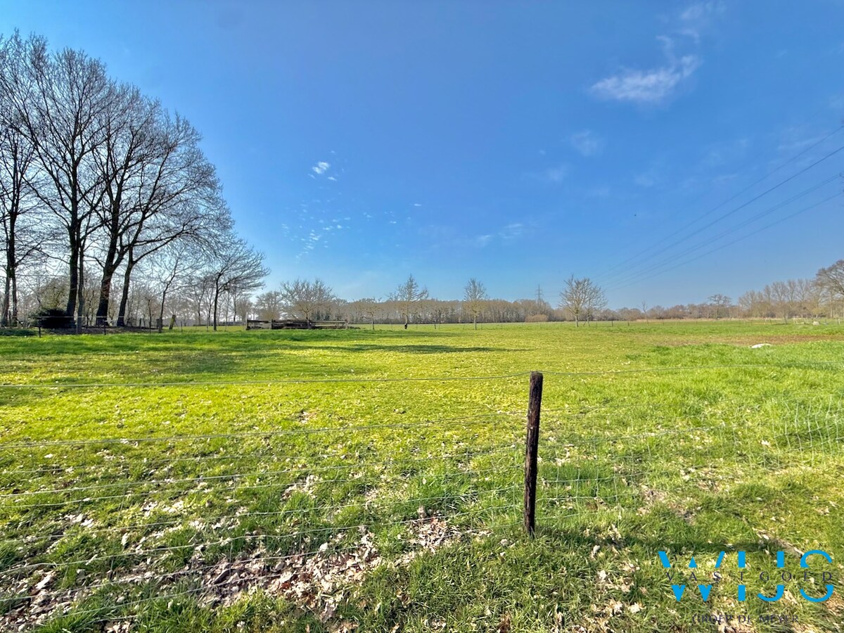 Open bebouwing op fenomenaal perceel van 2.108 m² te Oosteeklo ! 