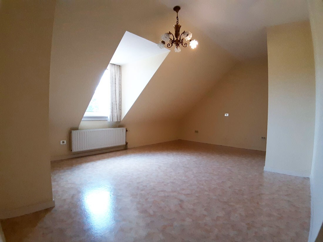Ruim appartement op de 2de verdieping te Achel 
