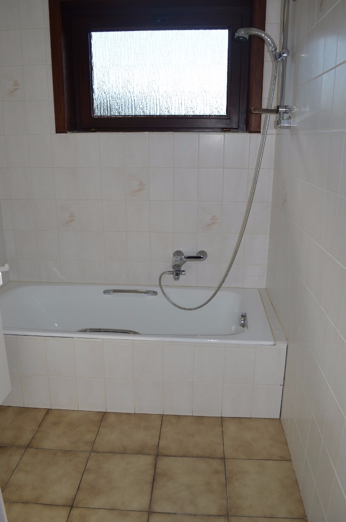 Rijwoning met 2 slpks en tuin te Adegem 