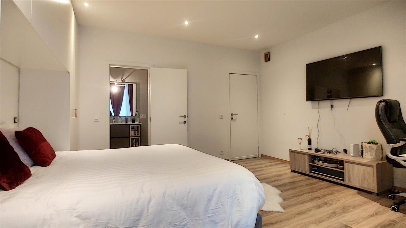 Knap gerenoveerde gezinswoning met 3 slaapkamers  - Heist 