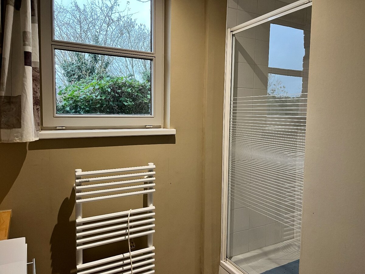 Ruime alleenstaande woning met 3 slaapkamers 