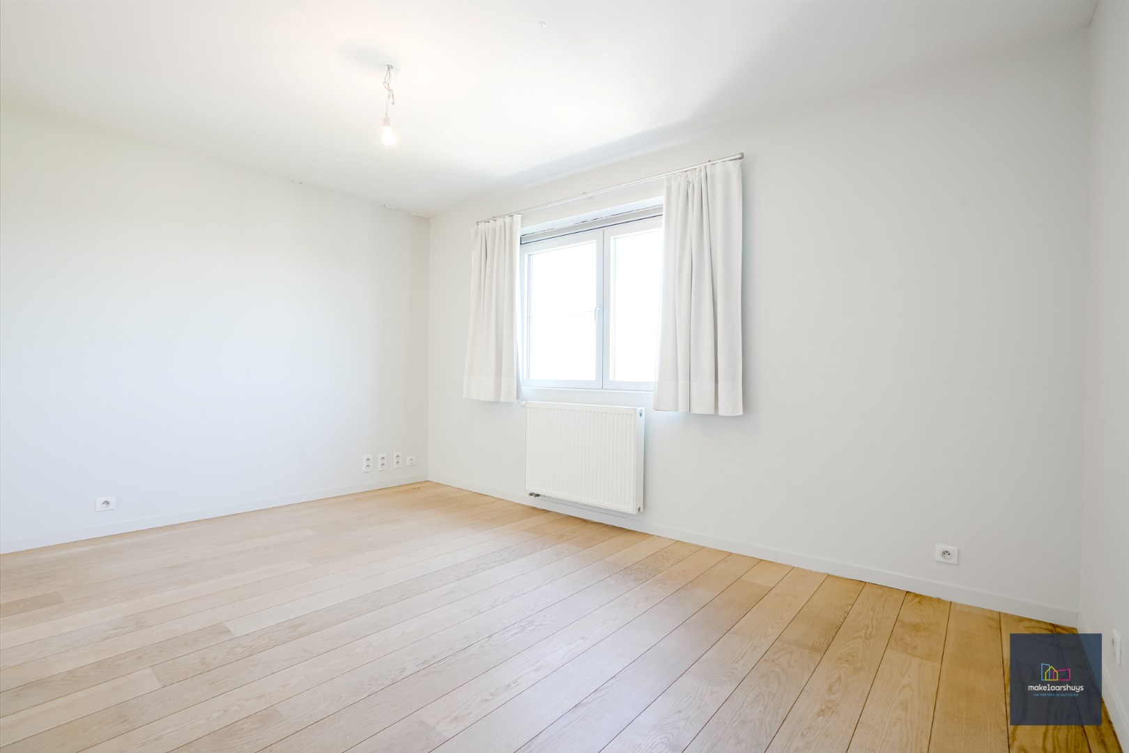 Ruim dakapp. met 2-slp. terras, kelder en garage 