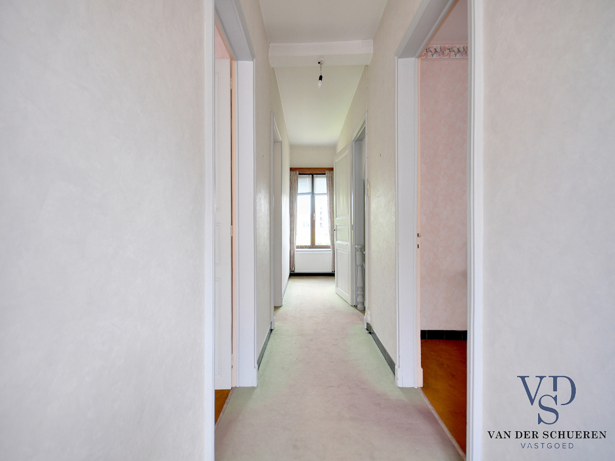 Degelijke en stijlvolle herenwoning. Uitstekend gelegen ! 