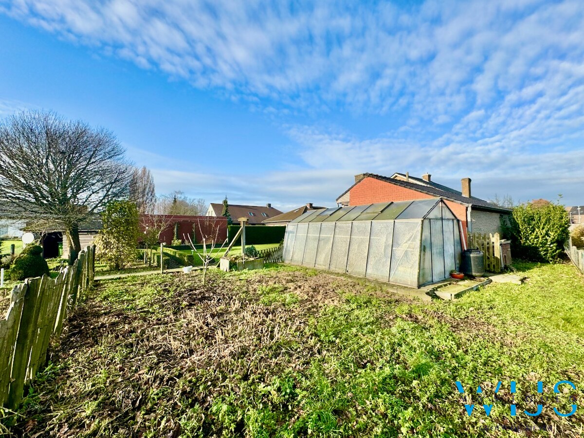 Stevige gezinswoning met bijgebouw te Ertvelde ! 