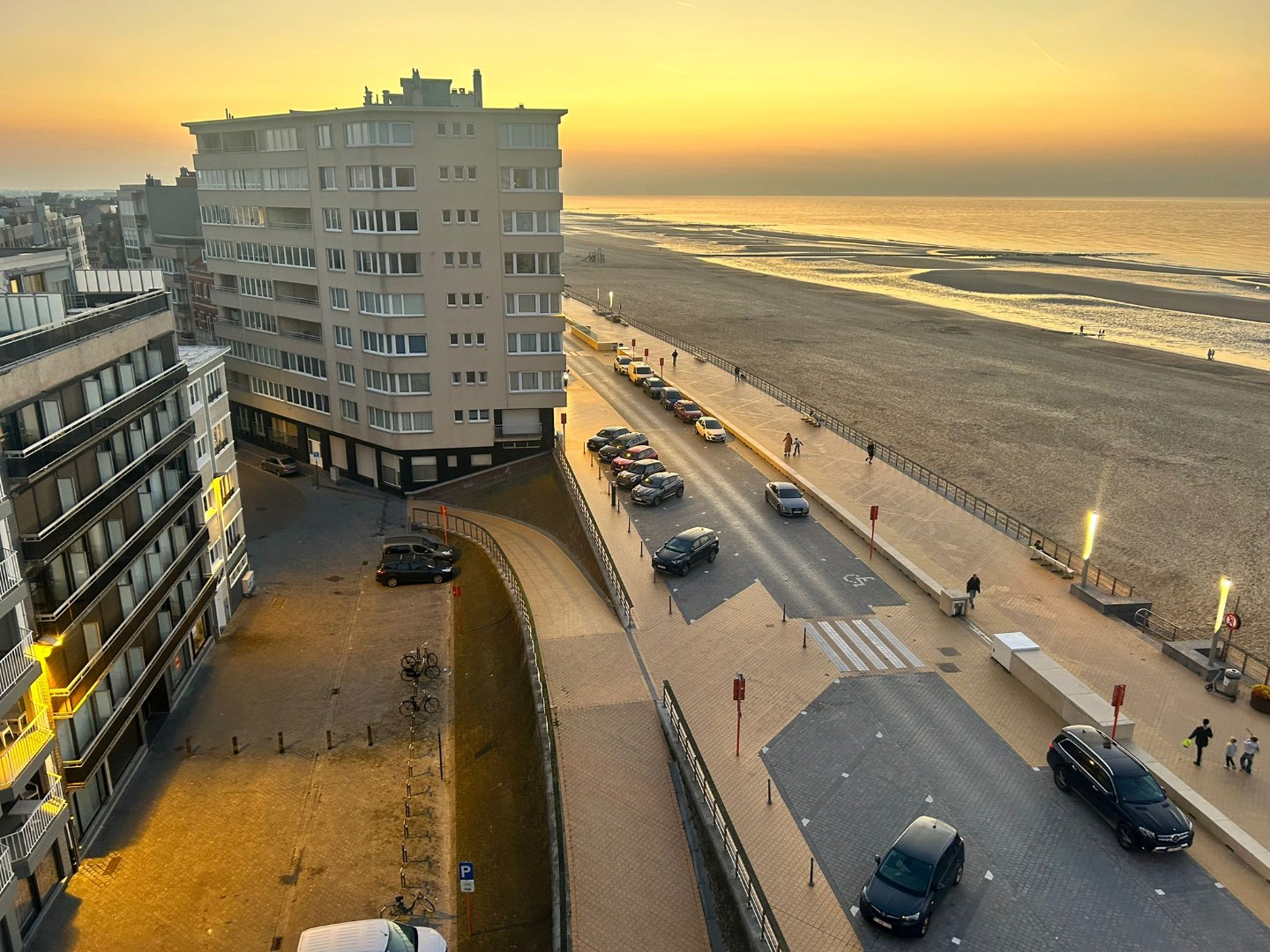 APPARTEMENT DE 2 CHAMBRES À RÉNOVER AVEC VUE SUR MER - POSSIBILITÉ DE GARAGE 