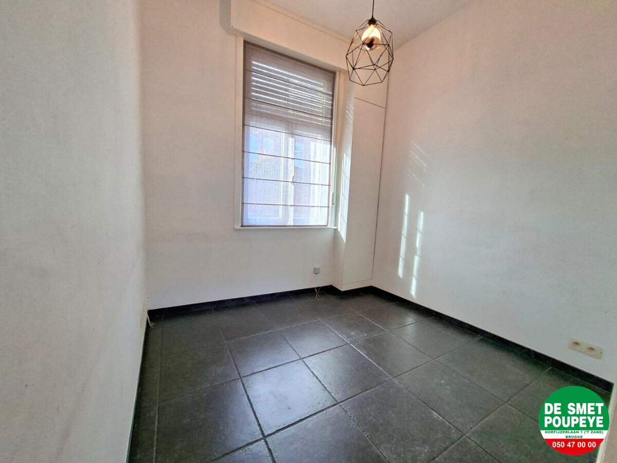 Rijwoning met tuin met uitweg 