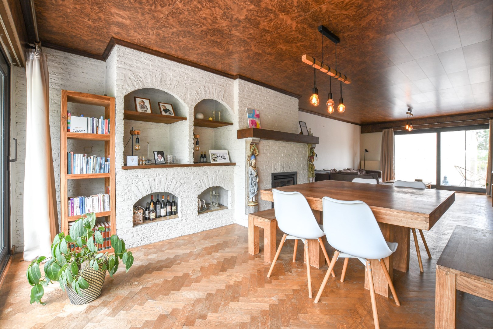 Ruime bel-etagewoning met tuin en bijgebouw, vlakbij centrum De Haan 