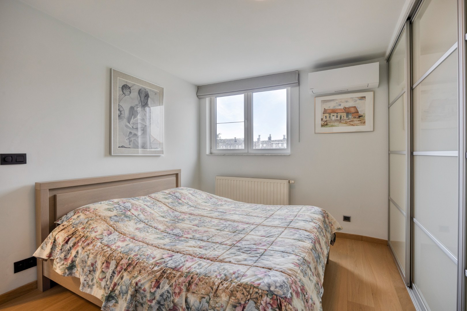 Instapklare penthouse met 2 slaapkamers en terras van 60m² , 4 kelders en garagebox in Korbeek-Lo! – EPC 199 kWh/m² - bewoonbare opp. 131 m² 