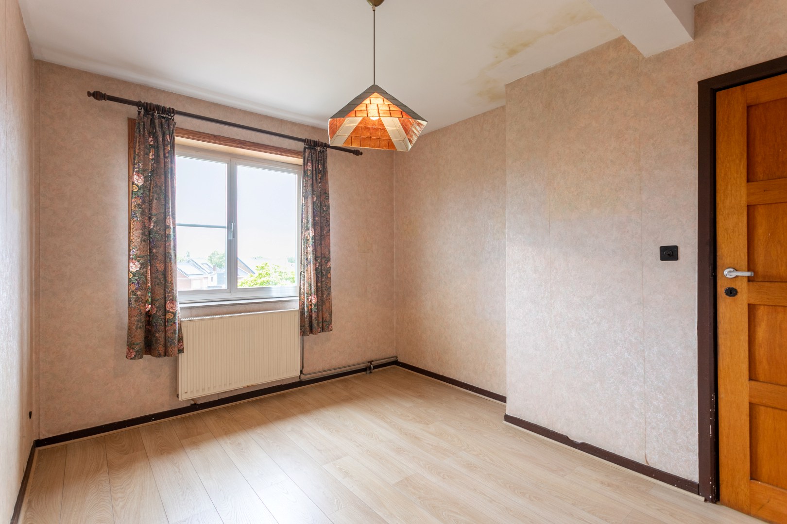Te renoveren woning met 3 slpk te Buizingen 