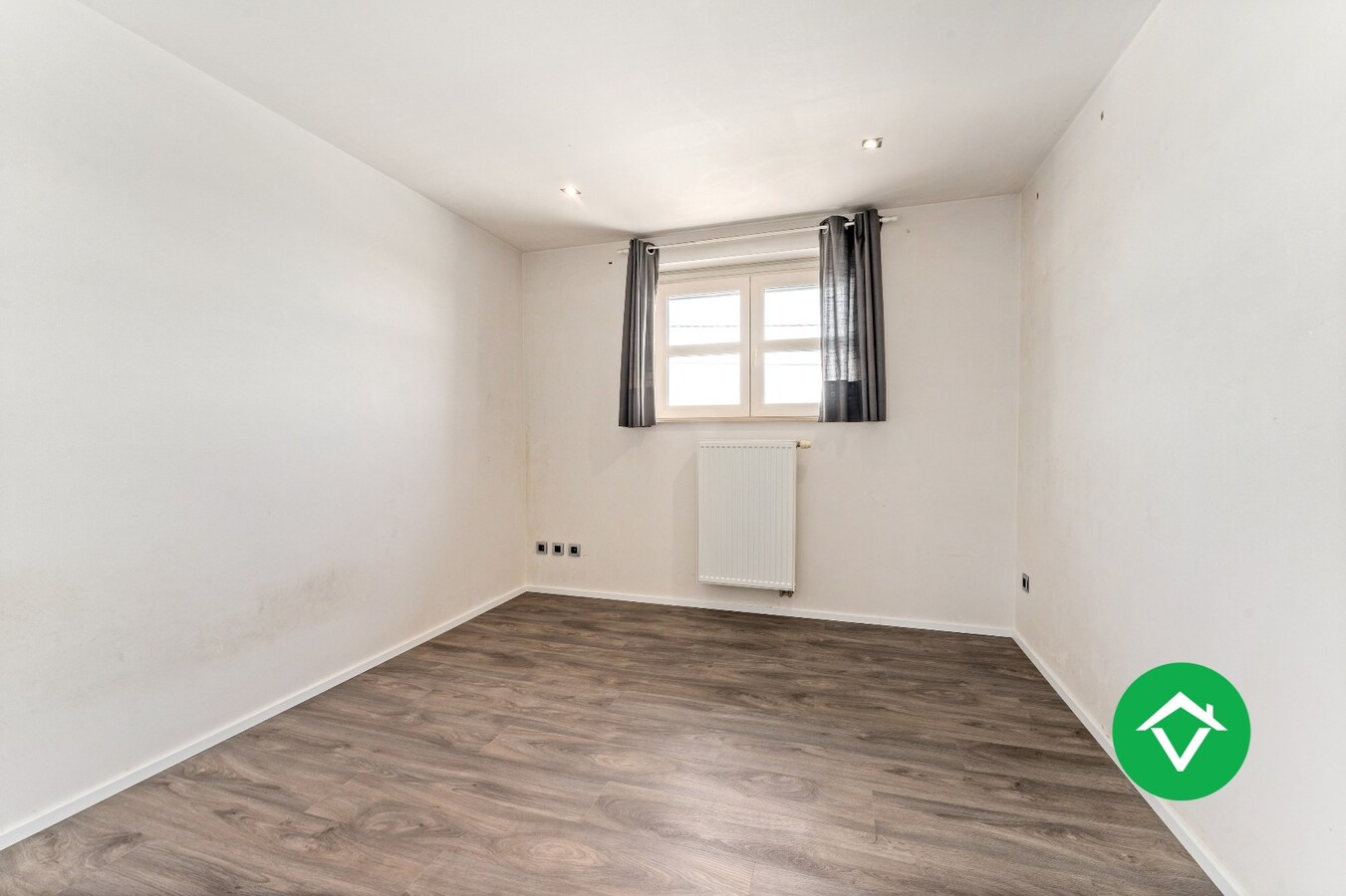 Recente woning (2011) met 3 slaapkamers, inpandige garage en vergezichten te Koekelare 