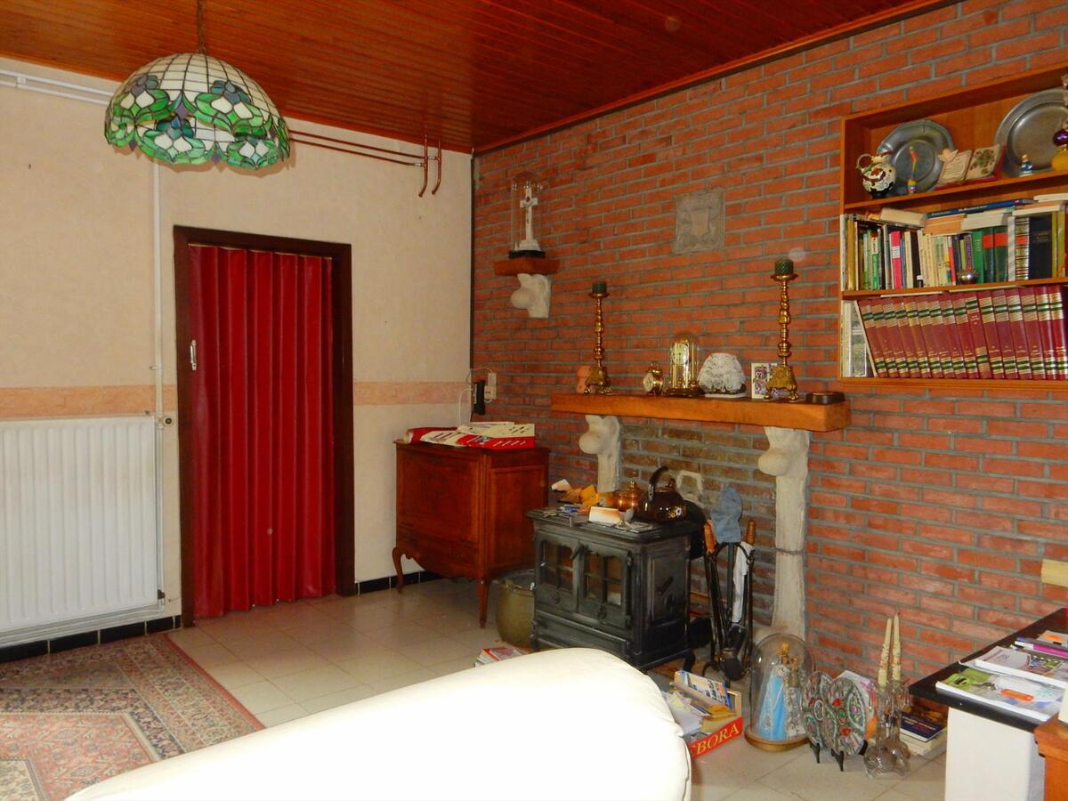 Te renoveren woning met veel mogelijkheden 