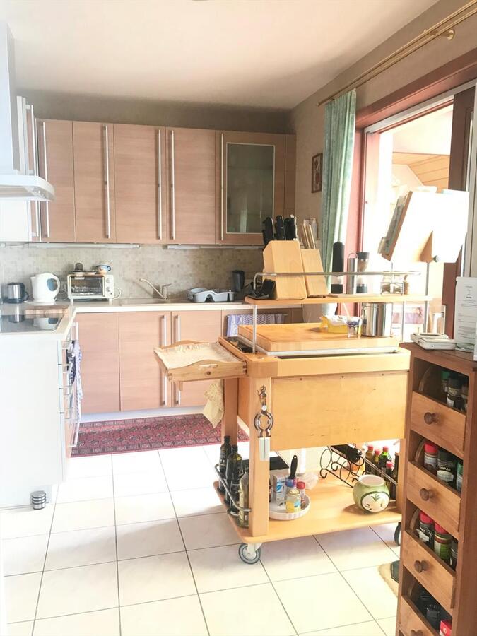 MOOIE HALF OPEN BEBOUWING MET ZUIDGERICHTE TUIN TE WESTENDE DORP 