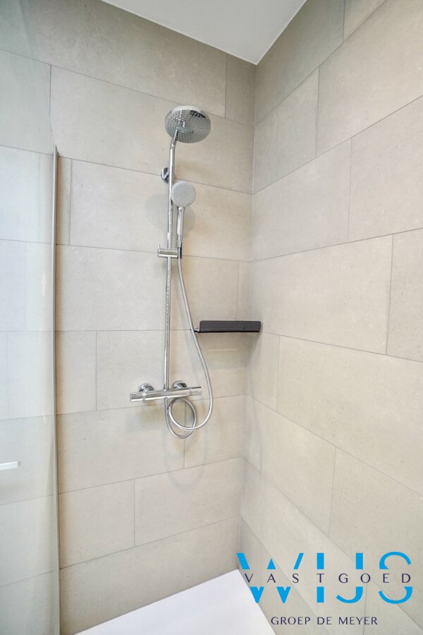 Volledig gerenoveerd woonhuis in hartje Kaprijke ! 