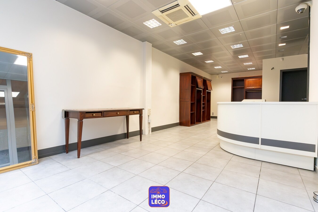 Surface commerciale de +/- 50m² dans la petite rue. 