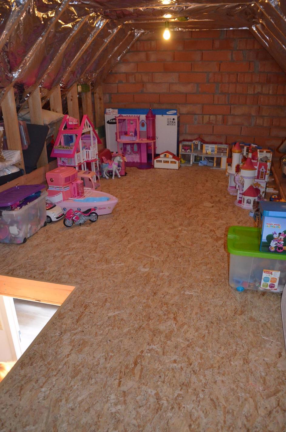 Recente gezinswoning met 3 slpks, garage en tuin rustig gelegen te Adegem 