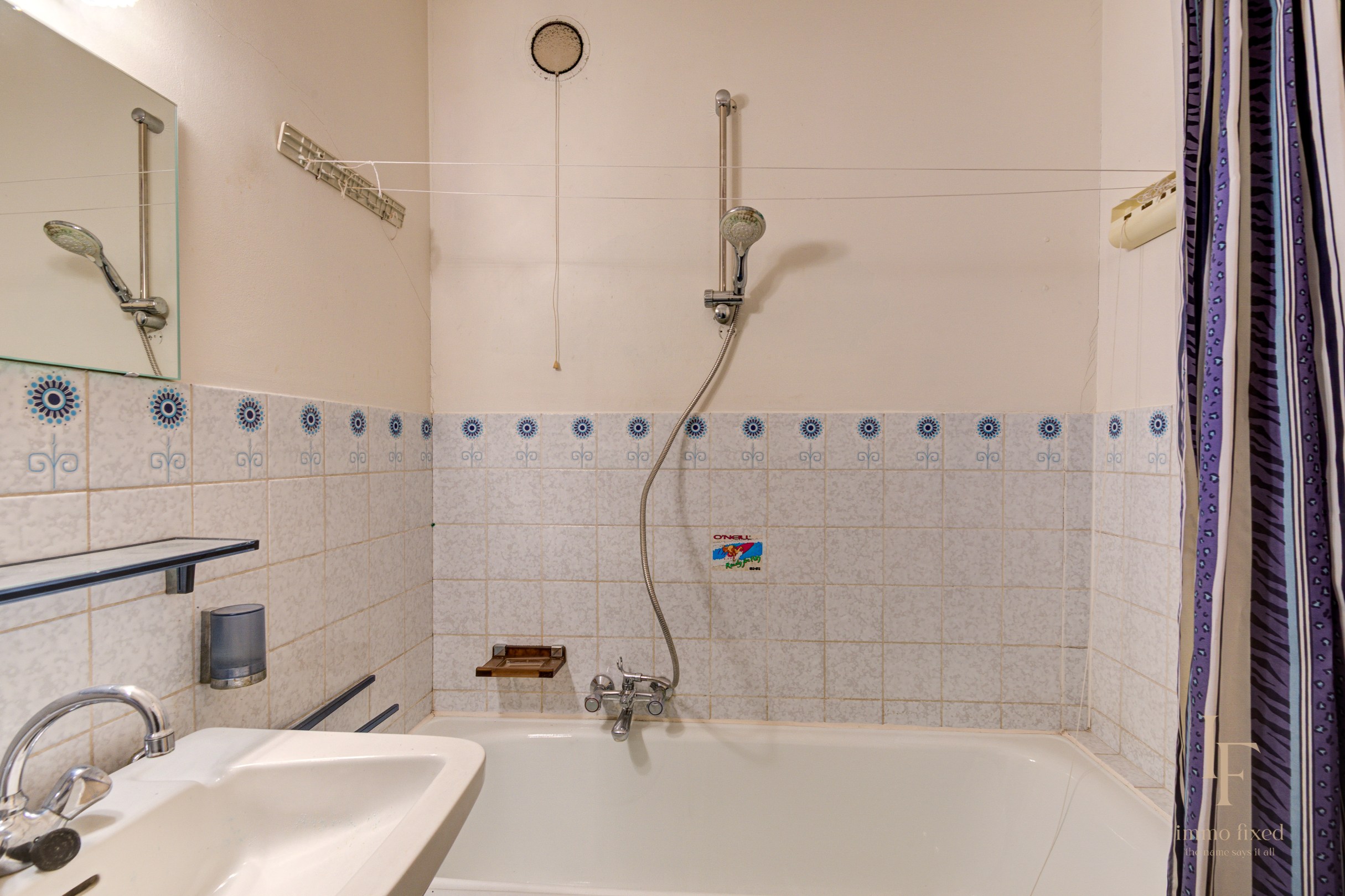 Te renoveren parel met potentieel + garagebox te Berchem! 