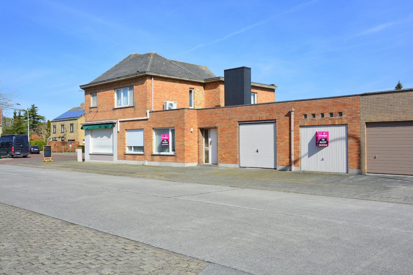 Handelspand met ruime woonst op topligging in Sint-Andries 