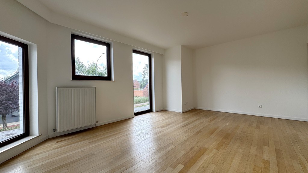 Instapklaar kantoor te huur nabij N12 in Schilde