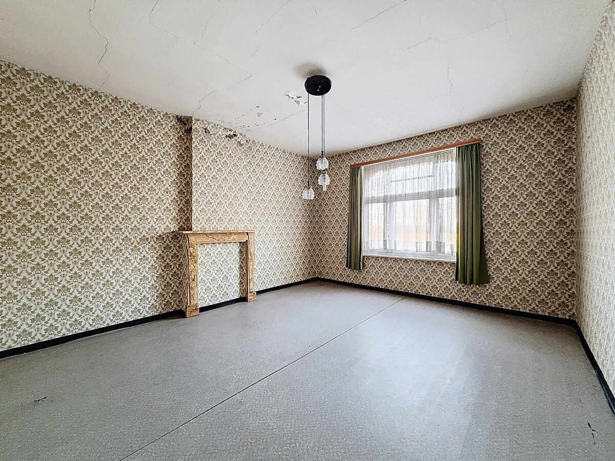 Te renoveren woonhuis met bouwgrond te Balegem/Elene 