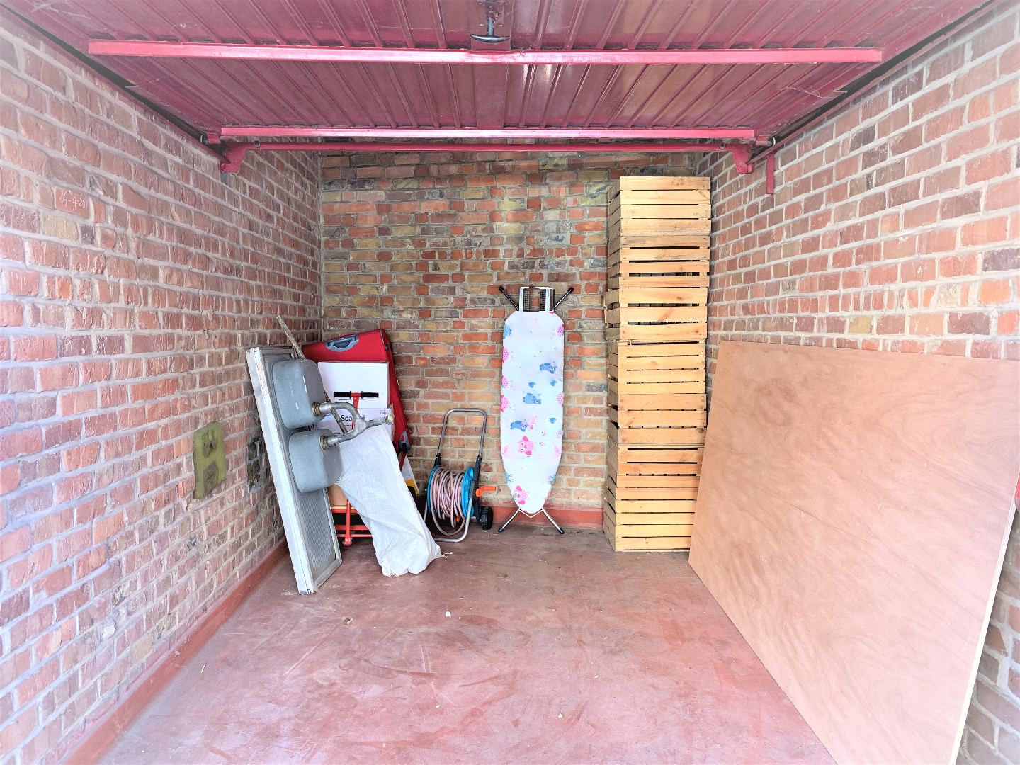 Ruim lichtrijk appartement met 2 slaapkamers en losstaande garage 