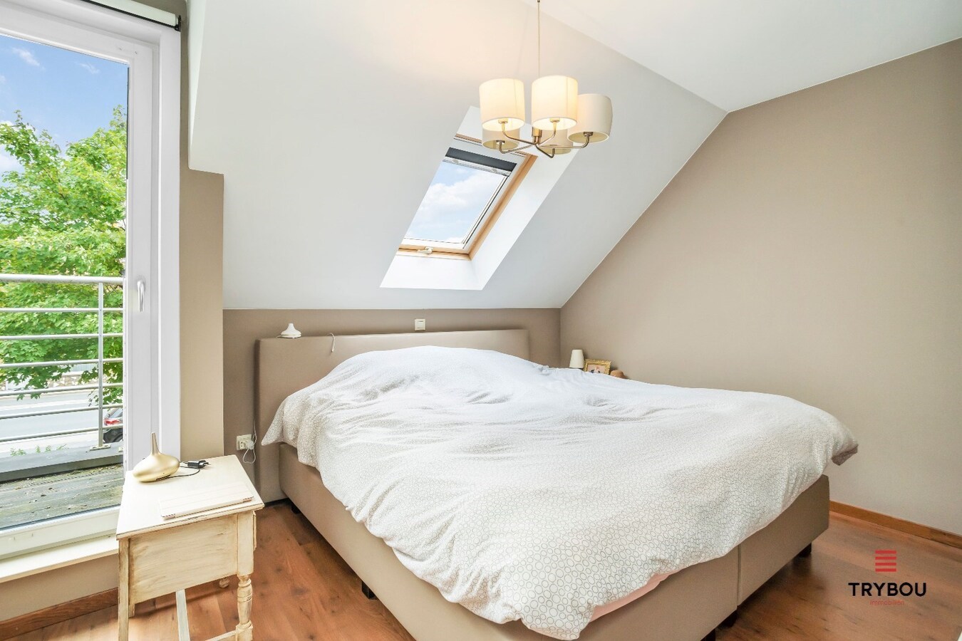 Tot in de puntjes afgewerkte woning met 3 slaapkamers te Woumen 