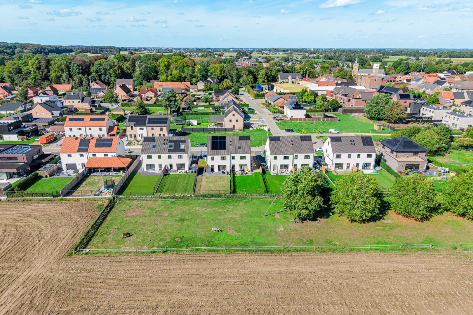 Nieuwbouw-woning in landelijke stijl met 3 slpk op 3 a 82 ca. 