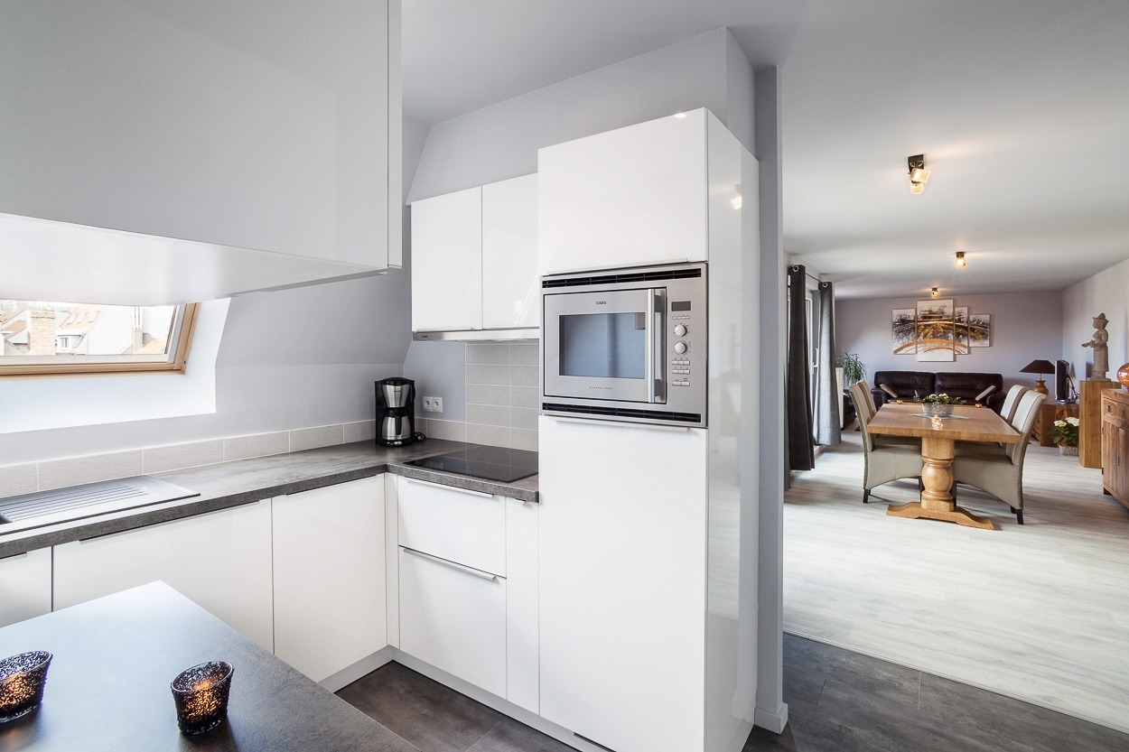 MAGNIFIEK GEMEUBELD RECENT DUPLEX APPARTEMENT NABIJ STRAND BREDENE 