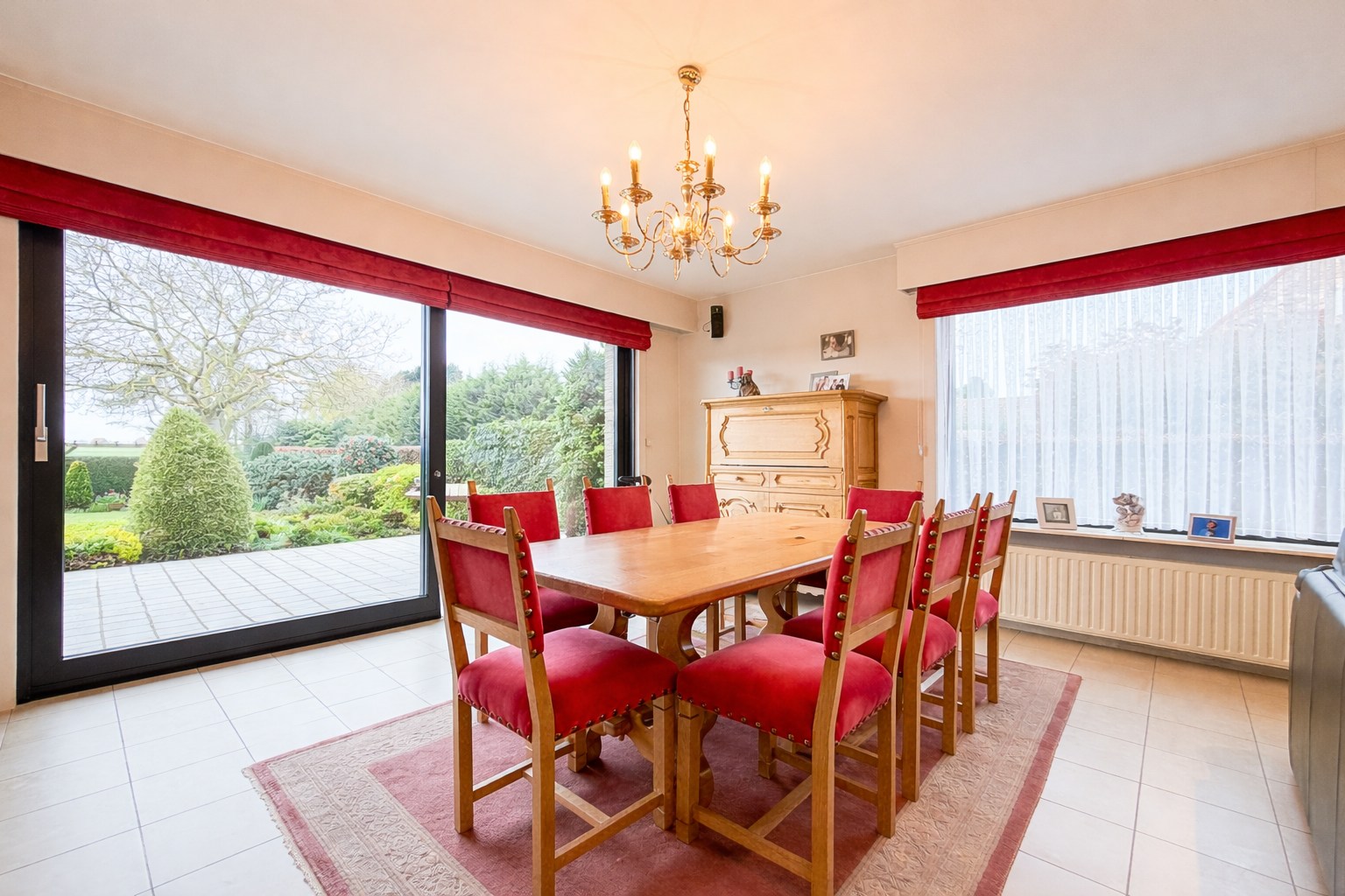 Villa op groot perceel met open zicht: 4 slaapkamers, 2 badkamers, grote tuin, topper te Torhout! 
