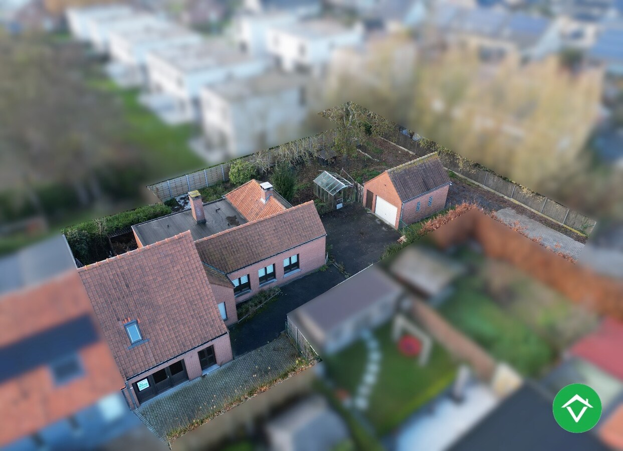 Rustig gelegen halfopen bebouwing met 3 slaapkamers, tuin en garage met uitweg! 