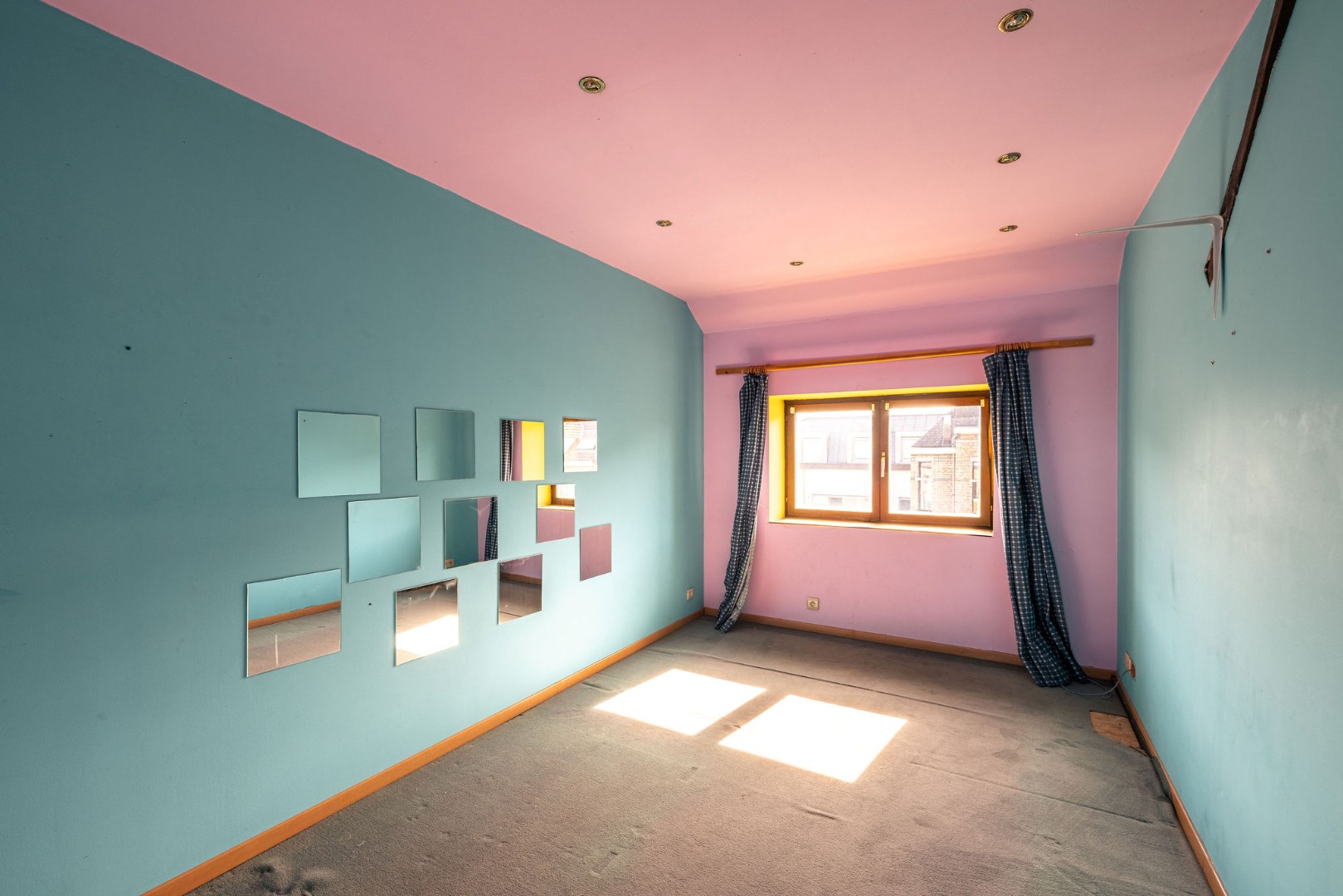 Renovatiepand met 6 slaapkamers, garage en grote zonnige tuin 