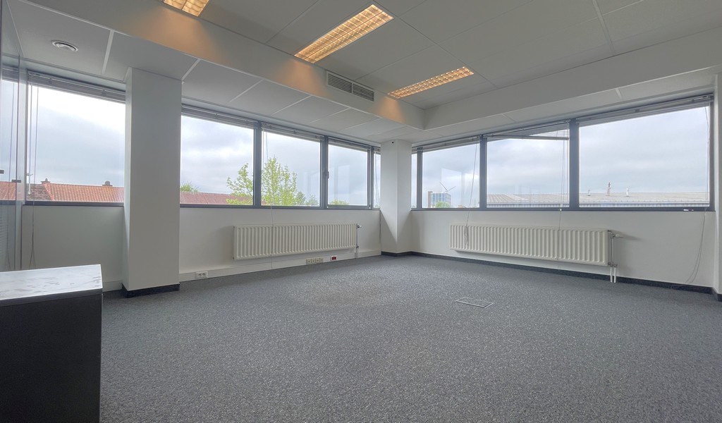 Ingedeelde kantoorruimte te huur in Aartselaar