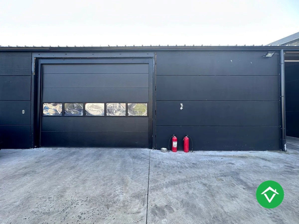 Veelzijdig bedrijfsgebouw van 294 m² op toplocatie in Torhout 