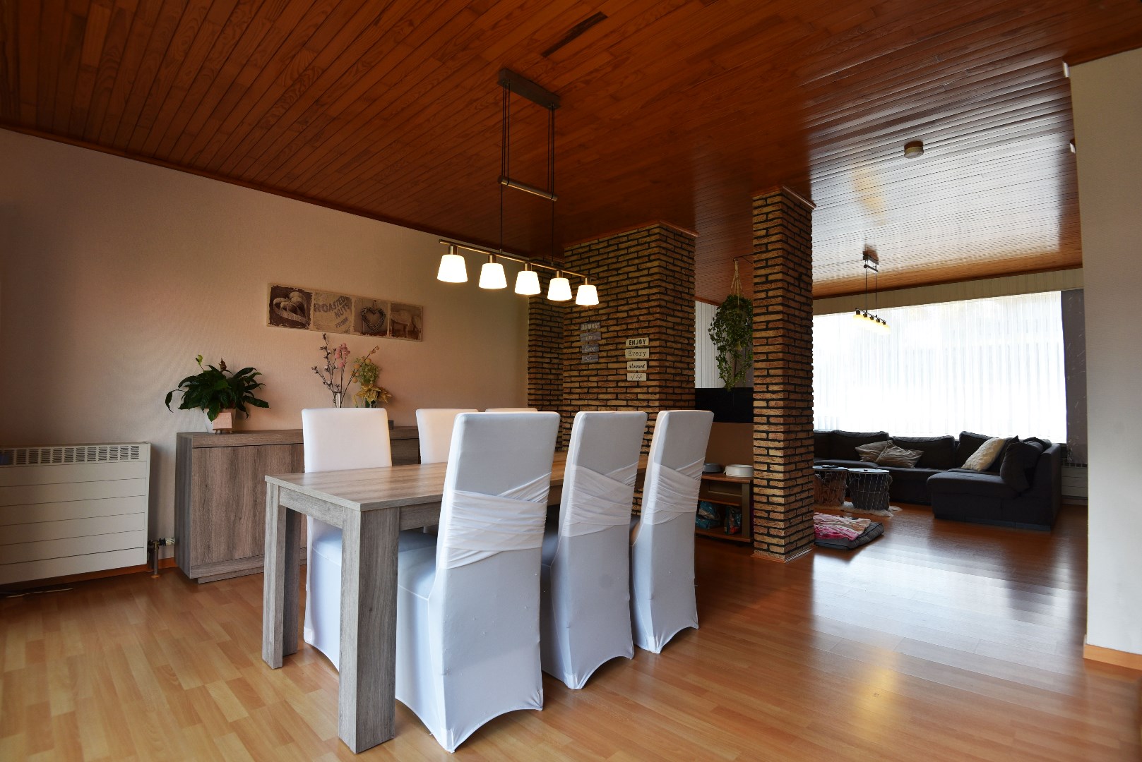 Gezinswoning 3 slpks, tuin en dubbele garage te centrum Eeklo 