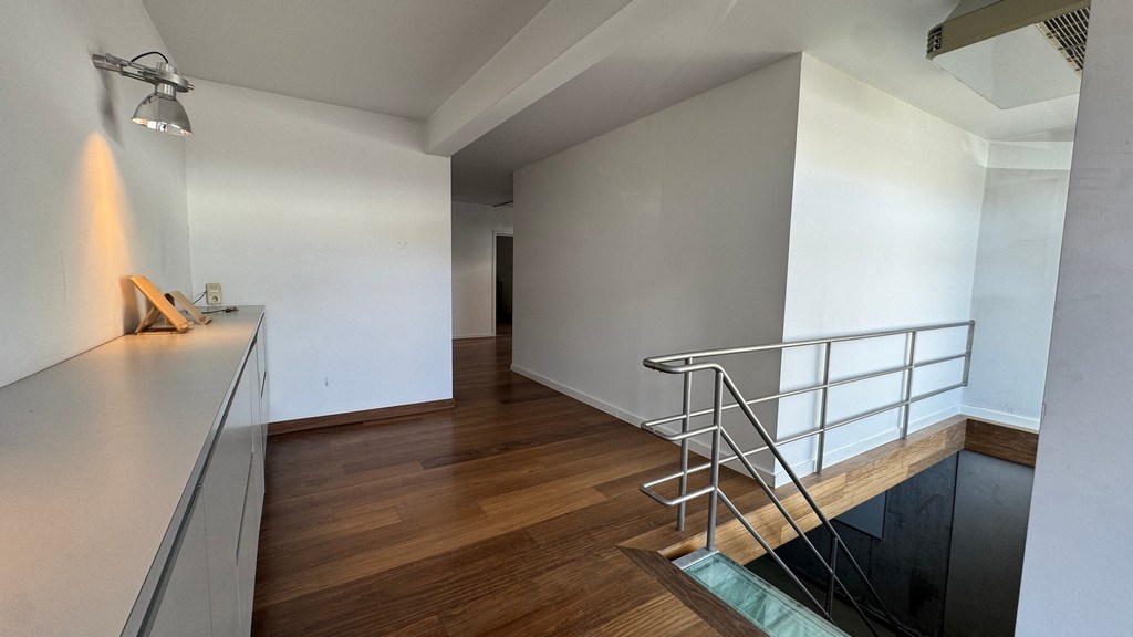 Handelsgelijkvloers te huur vlakbij de Coupure in Gent