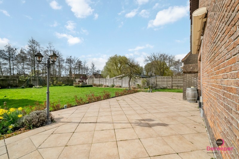 Charmante alleenstaande bungalow met zuidgerichte tuin op ruim perceel in Snaaskerke 