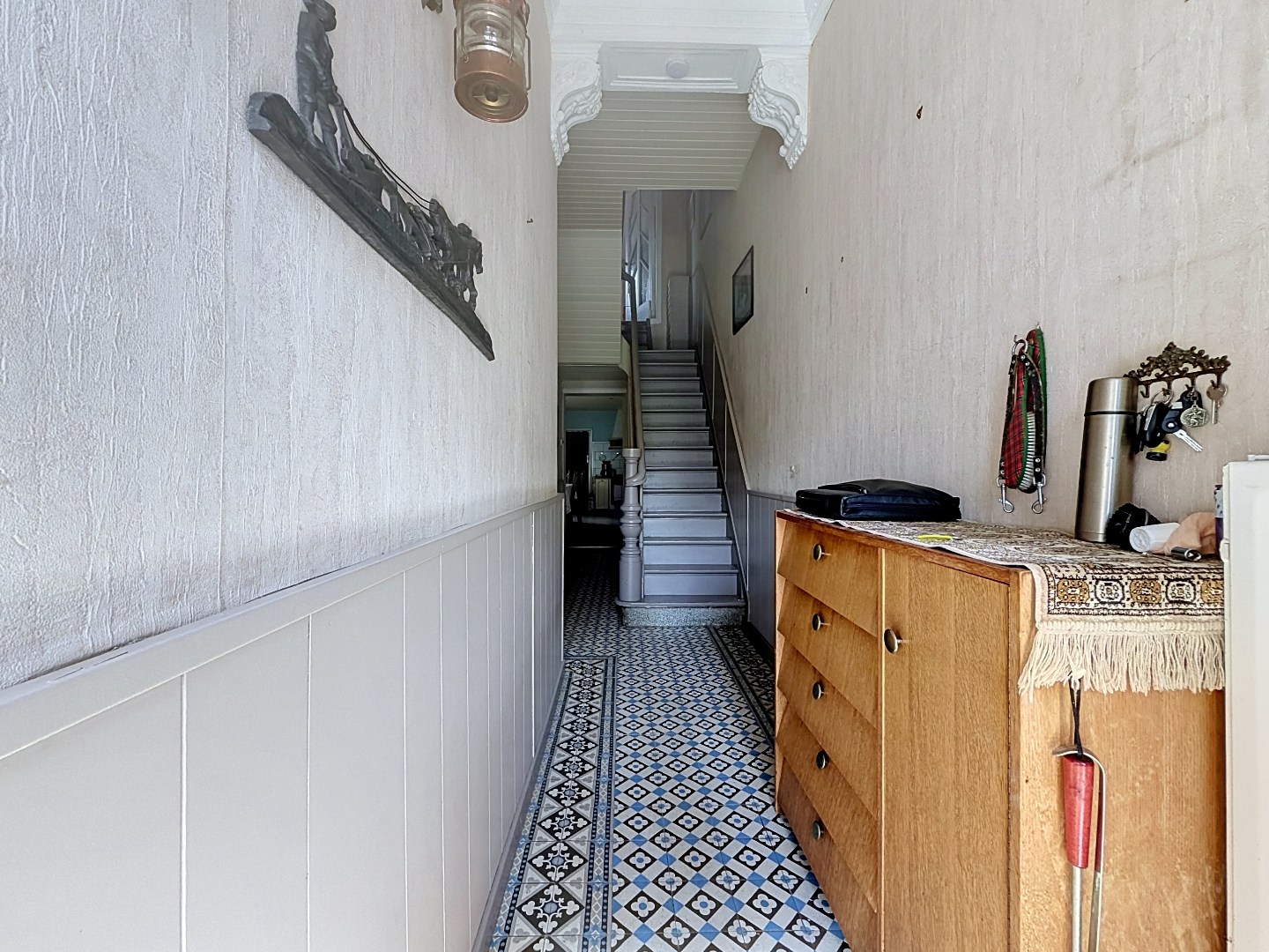 Te renoveren woning met 4 slaapkamers in Schoten 