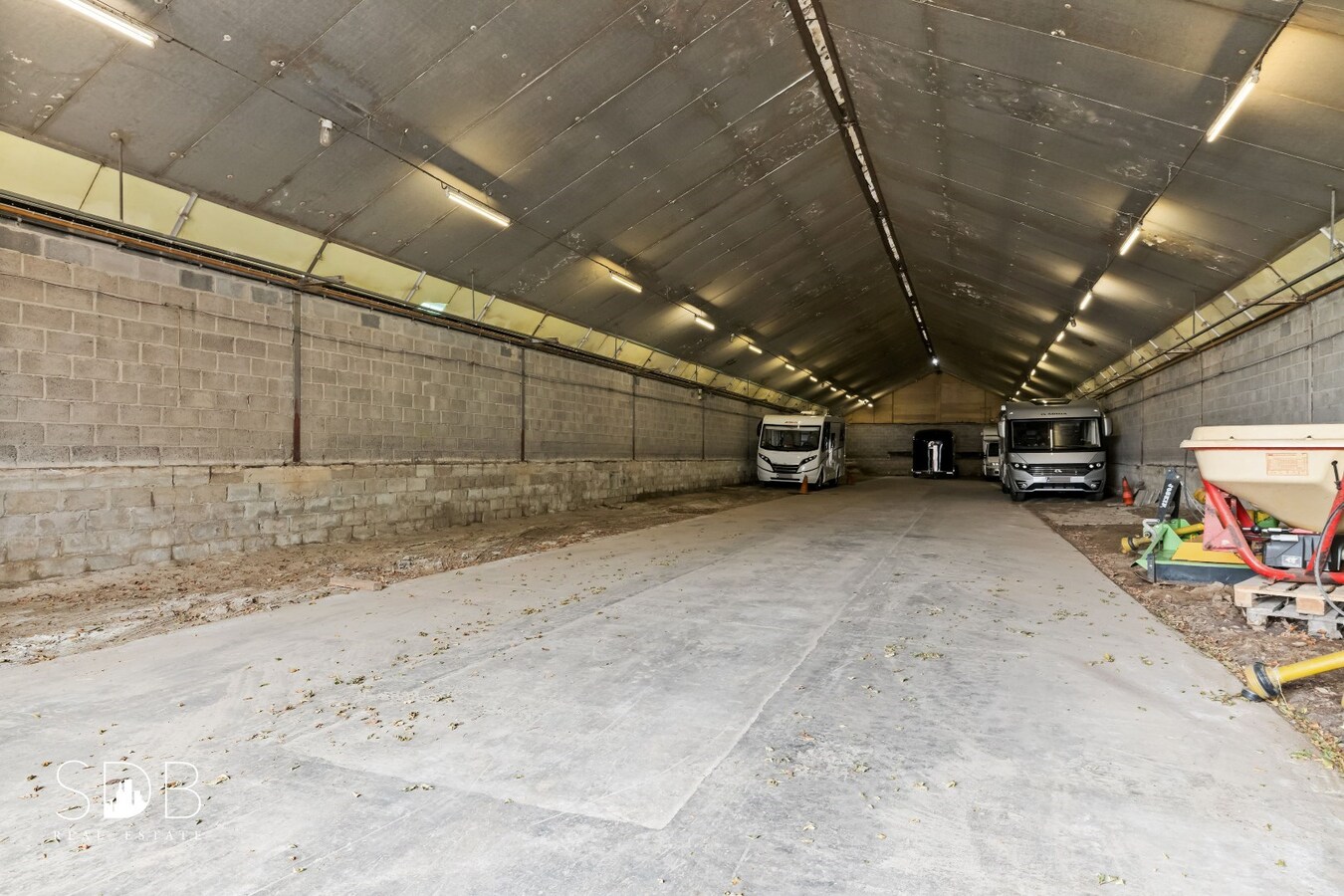 Hedendaagse woning inclusief paardenaccommodatie en graslanden op 4,22ha 