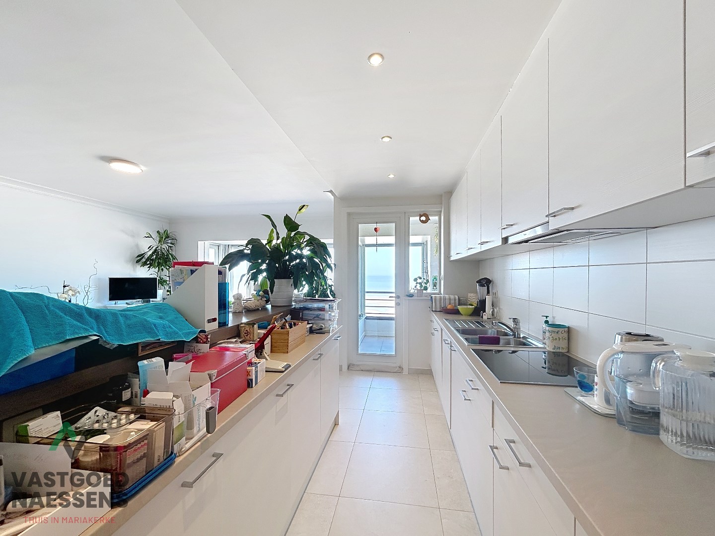 Magnifique appartement de 2 chambres avec vue sur la mer et terrasse. 