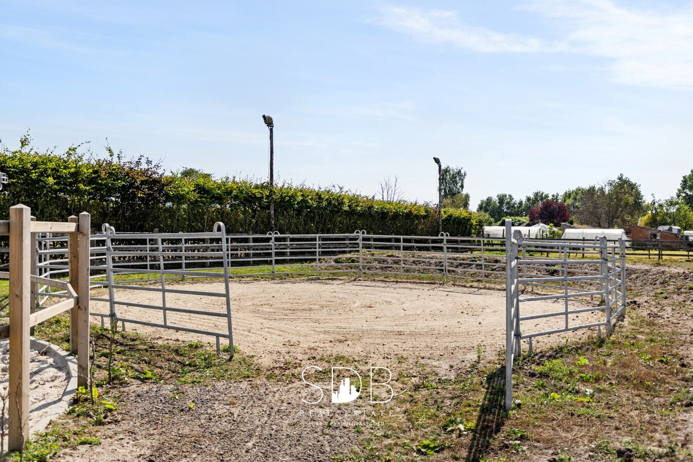 Prachtige landelijke woning met hippische accommodatie op 2,5hectare 