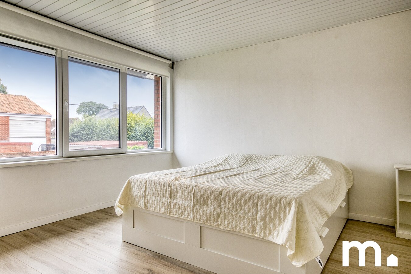 Instapklare gezinswoning met 4 ruime slaapkamers en aangelegde tuin 