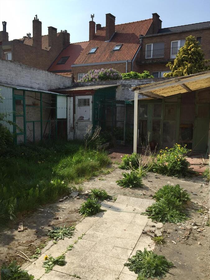 RUIME TE RENOVEREN WONING MET TUIN OP ZUCHT VAN ZEE NABIJ STRAND MARIAKERKE 