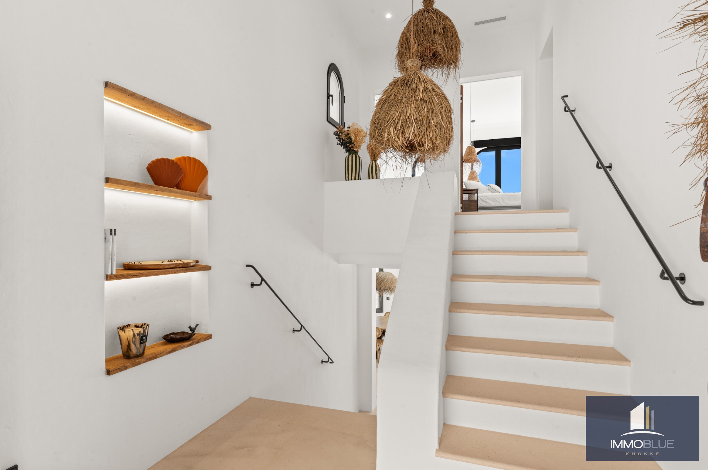 Villa méditerranéenne moderne avec vue mer spectaculaire 