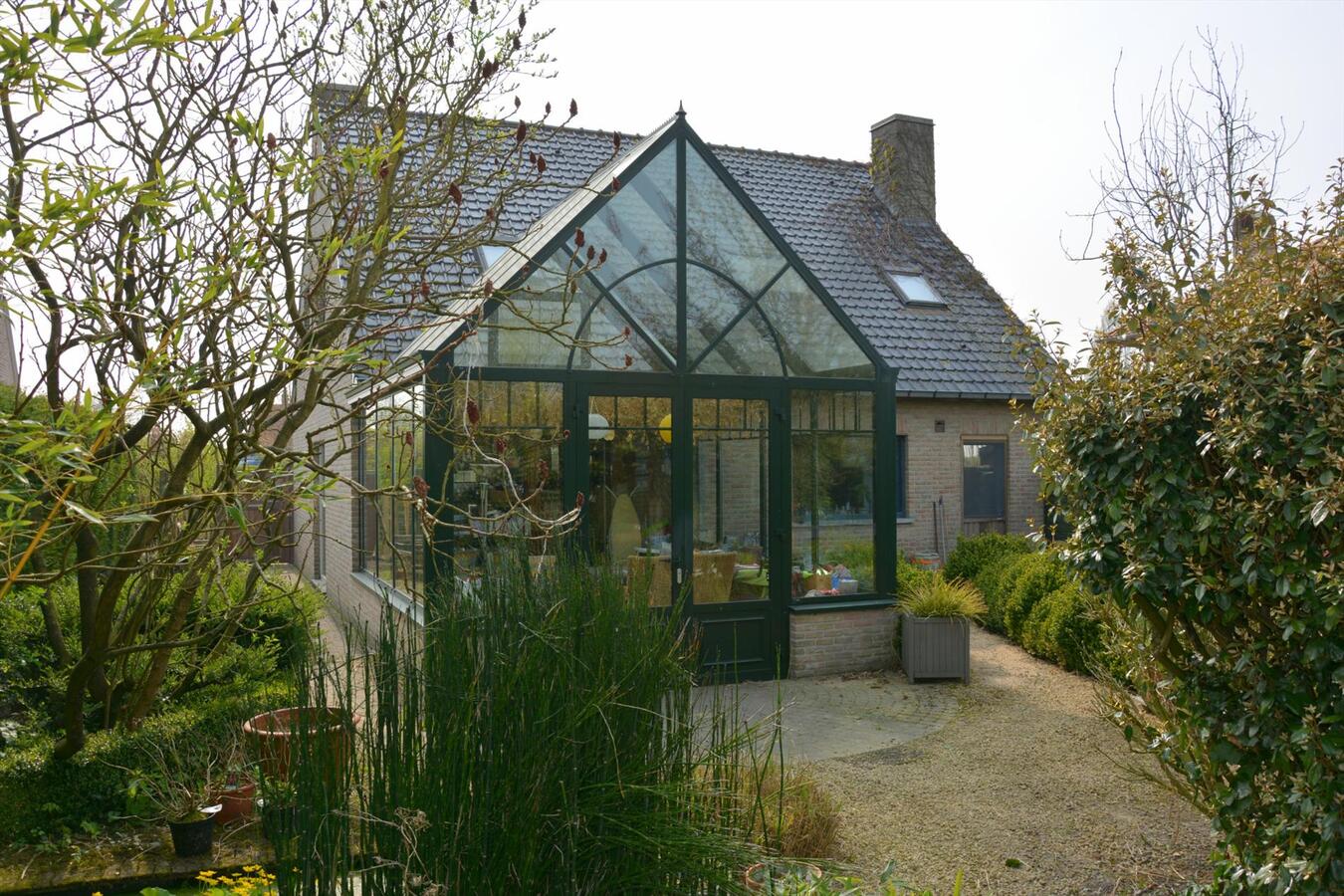 Instapklare woning met 5 slaapkamers op een grondopp. 3.349m² 